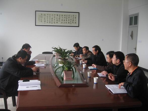 任柏强校长来球探体育
检查指导安全工作